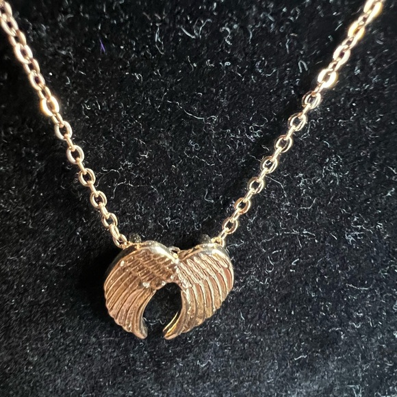 Heavenly Angel Wing Necklace - Picture 3 of 6